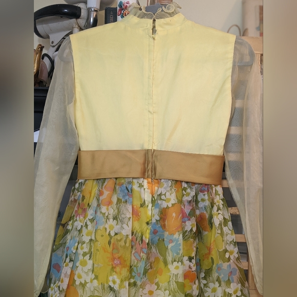 Vintage, floral, long sleeved, maxi dress with ruffle and bow details - Picture 9 of 13